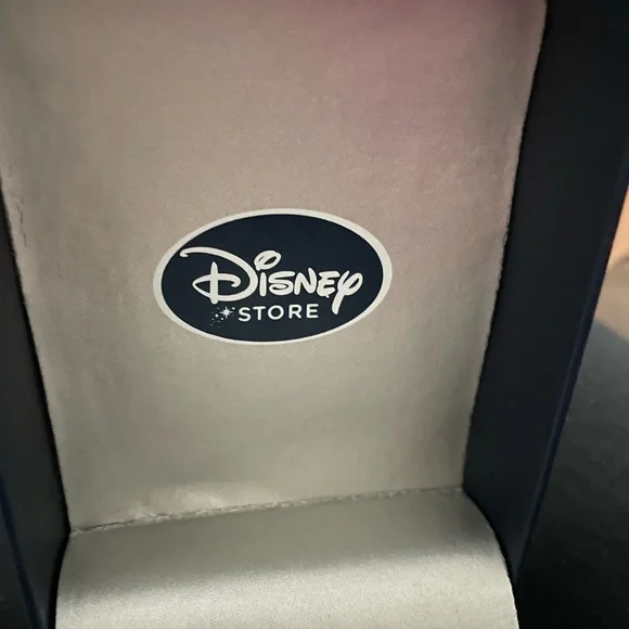 BNIB Disney Store Exclusive I LOVE ❤️ NY Mickey Mouse watch - Picture 6 of 6